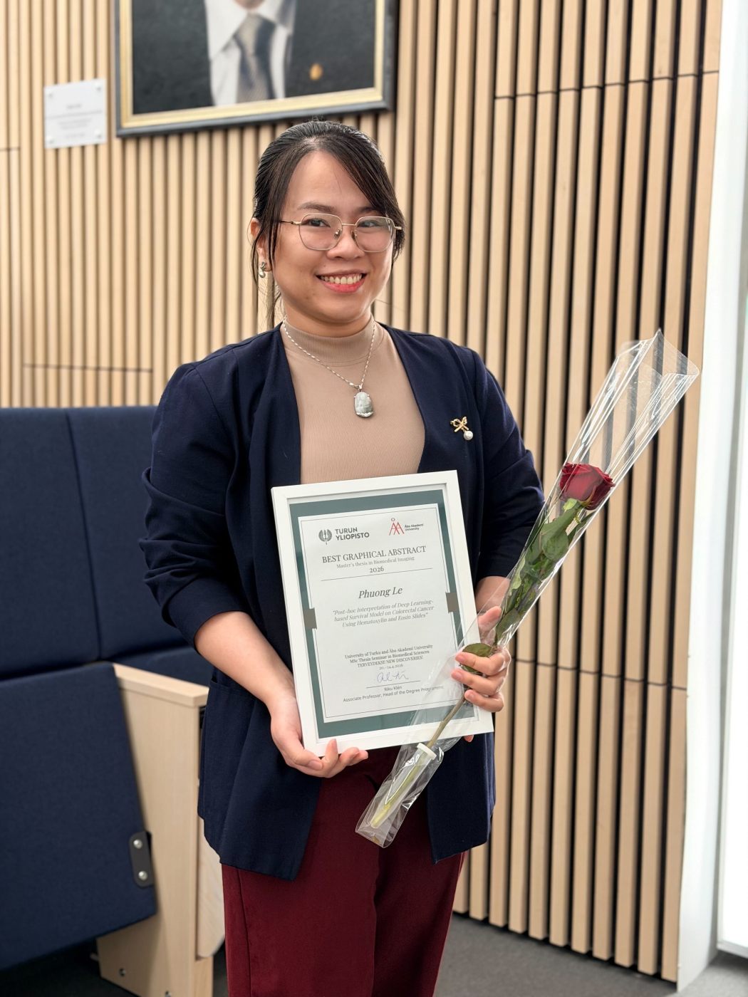Phuong Le receiving a best poster award