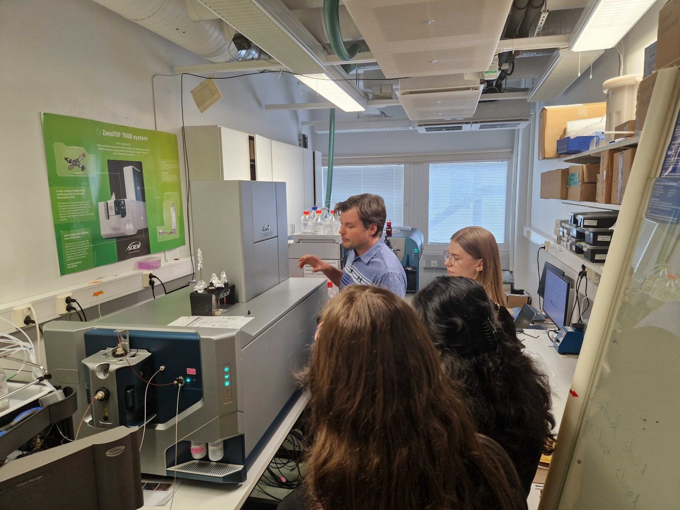 Lab tour at the Institute of Biomedicine